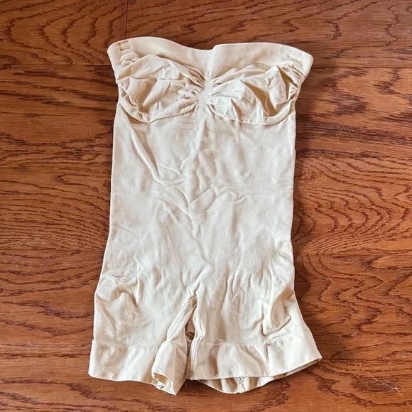 SKIMS Cream One Piece - Picture 2 of 3